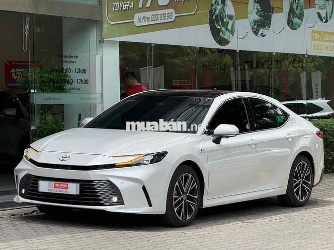 Toyota Camry 2.5 HEV TOP 2025 15.000KM