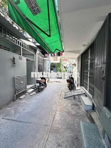 Nhà Sát mặt tiền Hưng phú ,sơn phết khi giao nhà