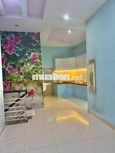 Cho thuê nhà mặt tiền sát Phạm Văn Đồng - 140m2 - 12 triệu