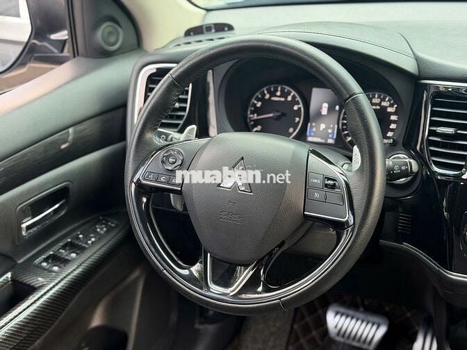 Outlander 2018 Xám Titan - sơ cua chưa hạ