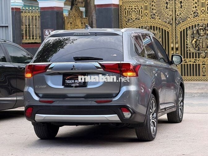 Outlander 2018 Xám Titan - sơ cua chưa hạ