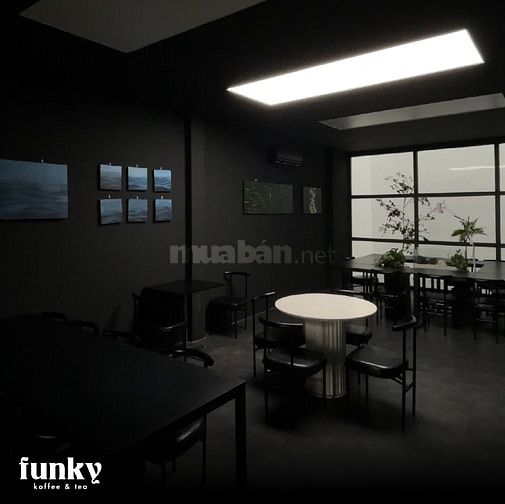 Sang quán Coffee ngay trung tâm quận 10 siêu rộng, hoạt động ngay