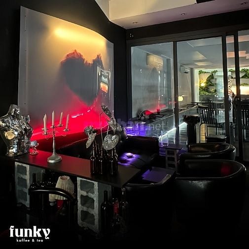 Sang quán Coffee ngay trung tâm quận 10 siêu rộng, hoạt động ngay