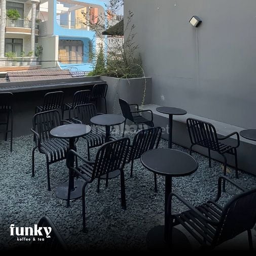 Sang quán Coffee ngay trung tâm quận 10 siêu rộng, hoạt động ngay