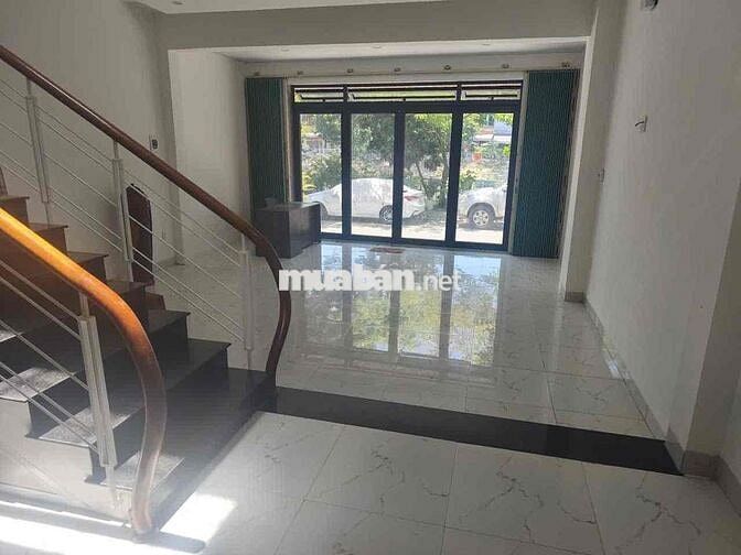 Cho thuê nhà 2 tầng MT 72 Yên Khê, Đà Nẵng sát biển