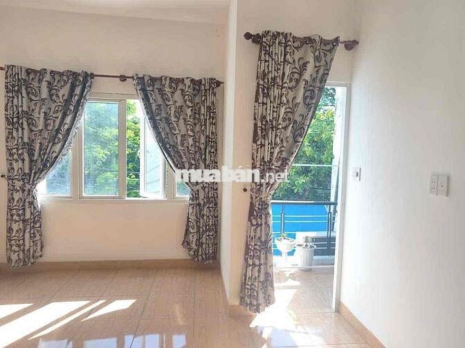 Cho thuê nhà 2 tầng MT 72 Yên Khê, Đà Nẵng sát biển
