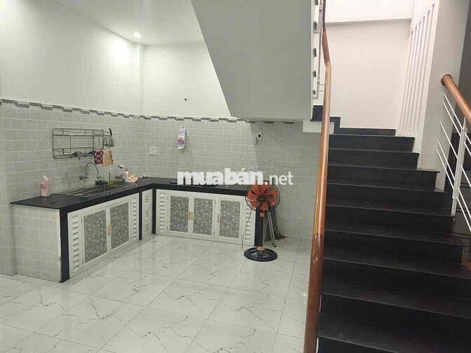 Cho thuê nhà 2 tầng MT 72 Yên Khê, Đà Nẵng sát biển