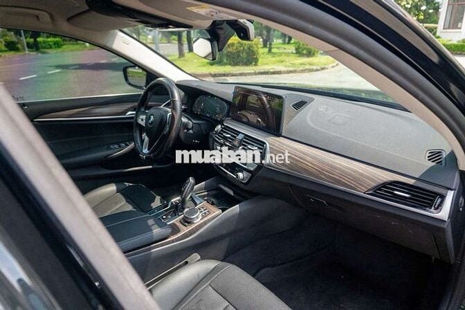 BMW 520i Luxury Line 2022 Black Edition cực đẹp