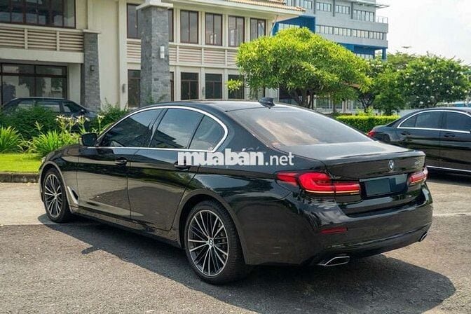 BMW 520i Luxury Line 2022 Black Edition cực đẹp