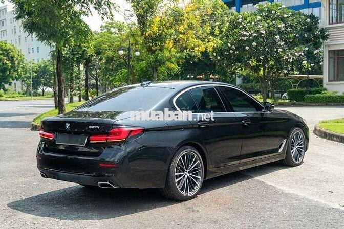 BMW 520i Luxury Line 2022 Black Edition cực đẹp