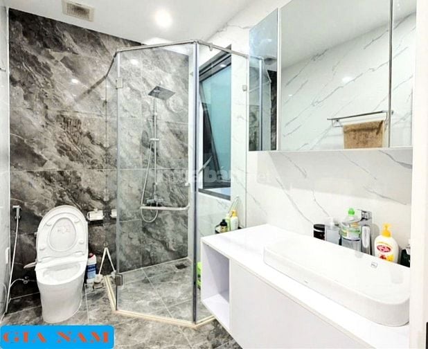 BÁN BIỆT THỰ HẺM 2 XE HƠI TRÁNH NHAU : 101/62 NGUYỄN CHÍ THANH - P. 9 