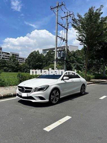 Mercedes-Benz CLA 200 Trắng 5 chỗ