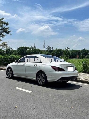 Mercedes-Benz CLA 200 Trắng 5 chỗ