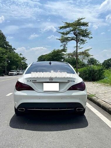Mercedes-Benz CLA 200 Trắng 5 chỗ