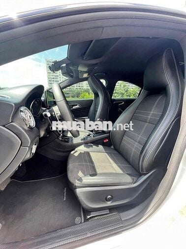 Mercedes-Benz CLA 200 Trắng 5 chỗ