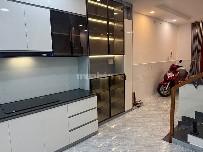 Bán nhà 606/147/48 đường 3/2 phường Diên Hồng, Dt: 4,1x8,5m, nở hậu 