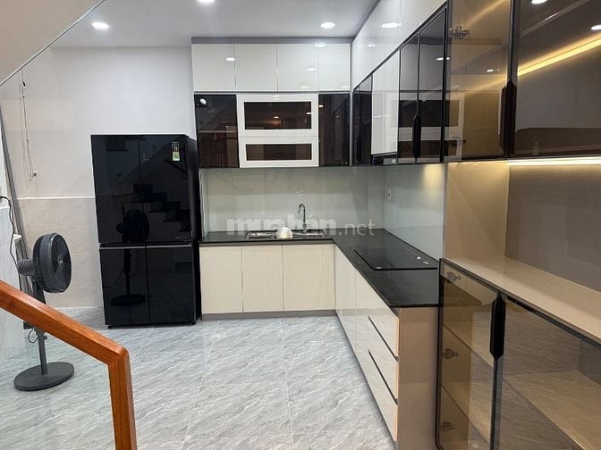 Bán nhà 606/147/48 đường 3/2 phường Diên Hồng, Dt: 4,1x8,5m, nở hậu 
