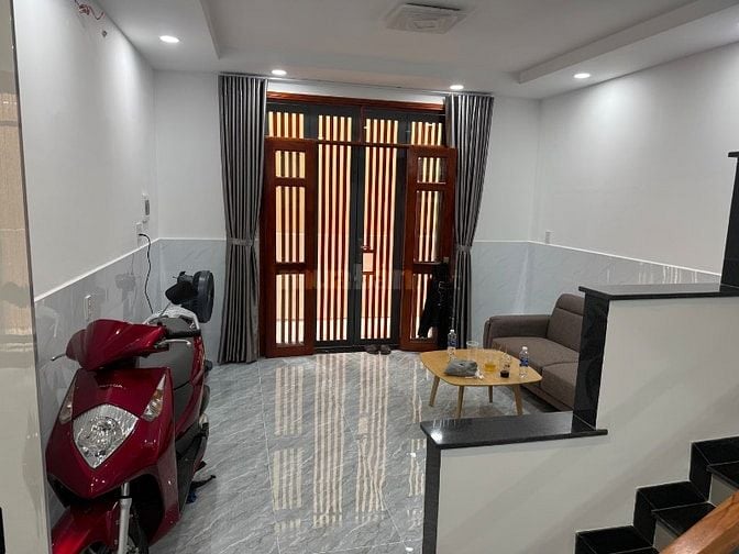 Bán nhà 606/147/48 đường 3/2 phường Diên Hồng, Dt: 4,1x8,5m, nở hậu 
