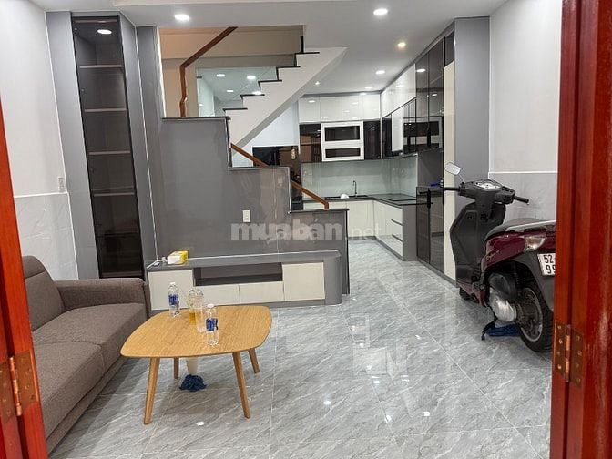 Bán nhà 606/147/48 đường 3/2 phường Diên Hồng, Dt: 4,1x8,5m, nở hậu 