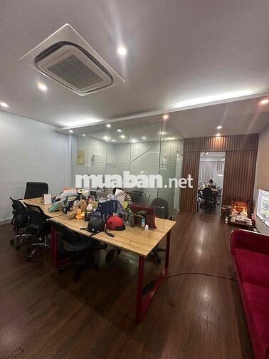 Cho thuê VP Điện Biên Phủ 100m2 ngăn sẵn phòng ban công view LM81