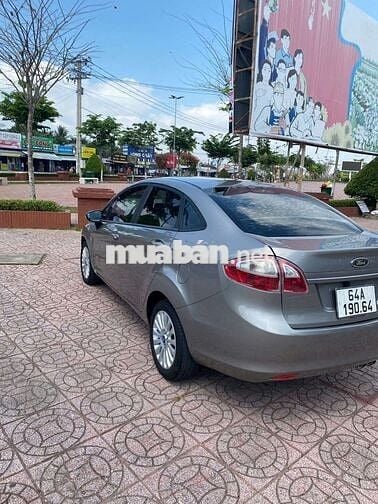 Ford Fiesta 2013 Xám 98000 km