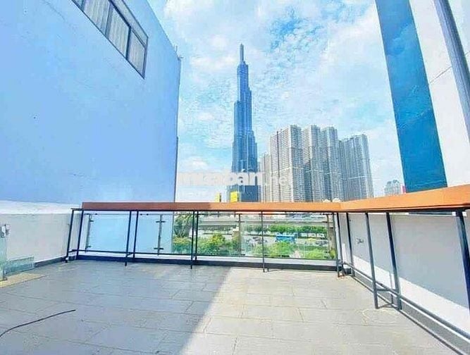 Cho thuê VP Điện Biên Phủ 100m2 ngăn sẵn phòng ban công view LM81