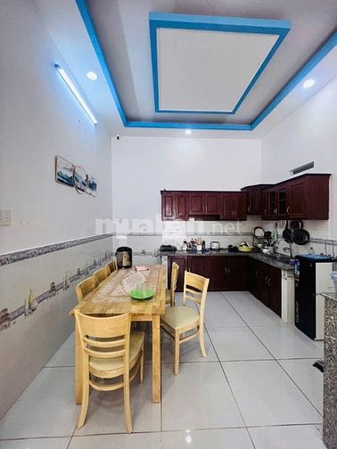 Bán nhà 4x15m gần Vinhomes Hóc Môn đang xây 465 Triệu hẻm kinh doanh