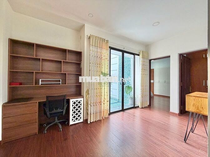 BIỆT THỰ SÂN VƯỜN GIỮA LÒNG THÀNH PHỐ - 5 PHÒNG NGỦ - FULL NỘI THẤT
