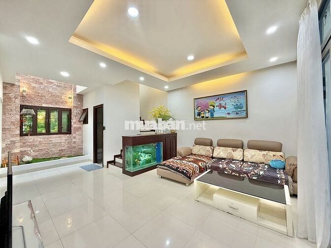 BIỆT THỰ SÂN VƯỜN GIỮA LÒNG THÀNH PHỐ - 5 PHÒNG NGỦ - FULL NỘI THẤT
