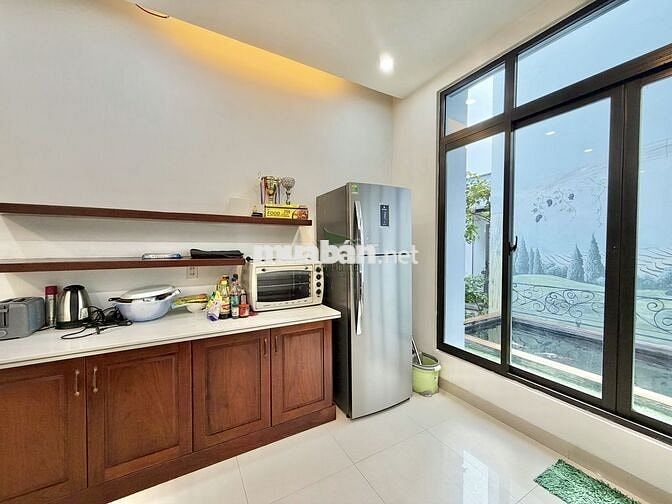 BIỆT THỰ SÂN VƯỜN GIỮA LÒNG THÀNH PHỐ - 5 PHÒNG NGỦ - FULL NỘI THẤT