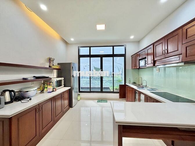 BIỆT THỰ SÂN VƯỜN GIỮA LÒNG THÀNH PHỐ - 5 PHÒNG NGỦ - FULL NỘI THẤT