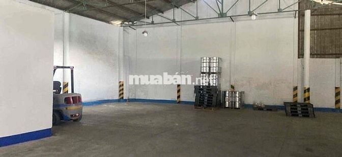 Cho thuê kho gần ngã tư Địa Chất, Thủ Dầu Một. Diện tích 300m² Thuận t
