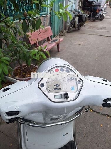 Piaggio Vespa LX Trắng