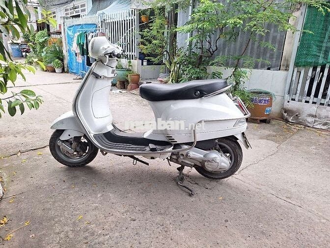 Piaggio Vespa LX Trắng