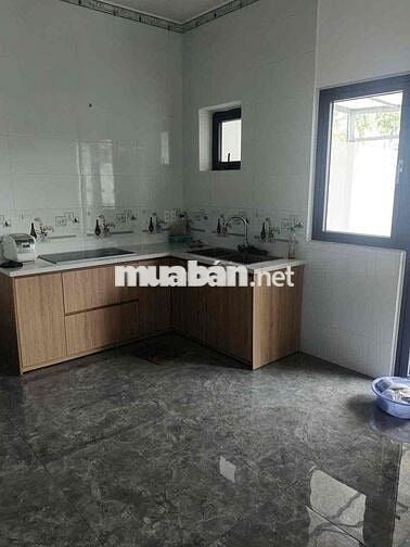 Cho Thuê Nhà Biệt Thự DT 10x13m Sân Vườn 1Trệt 2Lầu 3Pn 3Wc Nội Thất