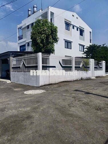 Cho Thuê Nhà Biệt Thự DT 10x13m Sân Vườn 1Trệt 2Lầu 3Pn 3Wc Nội Thất