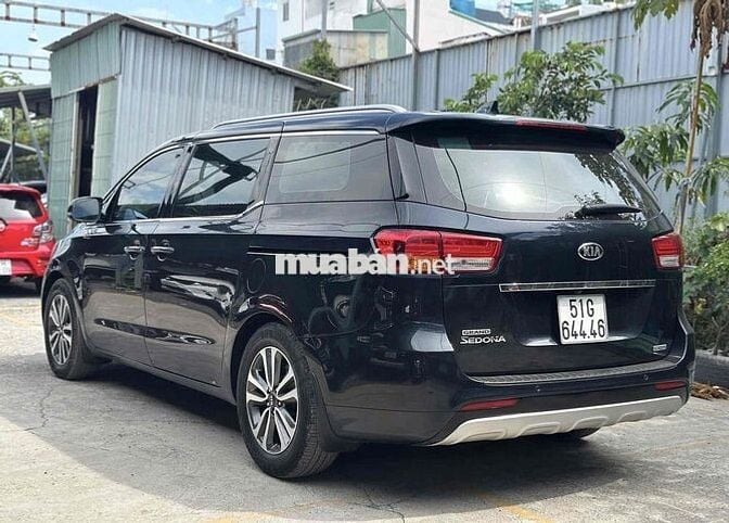 Kia Sedona Luxury 2.2D 2018 108000km Xanh