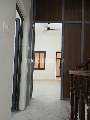 Cho thuê nhà 36,6 m2x3 tầng ngõ Thái Thịnh, Đống Đa, Hà Nội