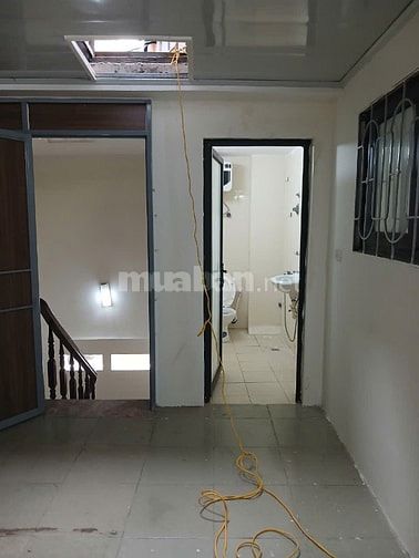 Cho thuê nhà 36,6 m2x3 tầng ngõ Thái Thịnh, Đống Đa, Hà Nội