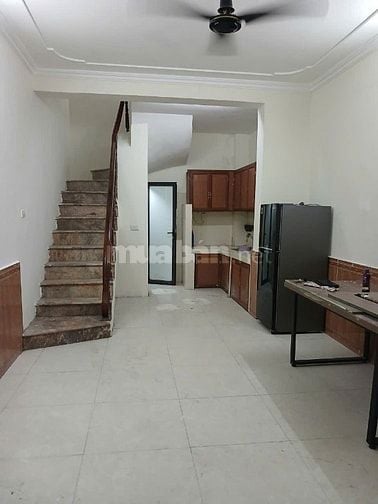 Cho thuê nhà 36,6 m2x3 tầng ngõ Thái Thịnh, Đống Đa, Hà Nội