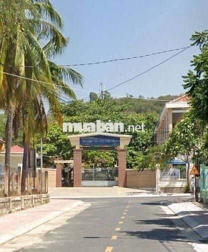 BÁN ĐẤT MẶT TIỀN HƠN 11M2 CÓ SẴNG NHÀ CẤP 4