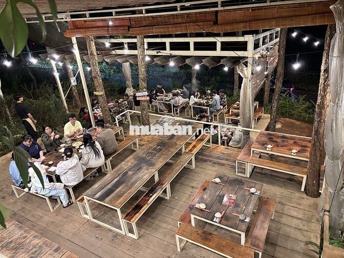 Tuyển phục vụ phụ bếp bao ăn ở