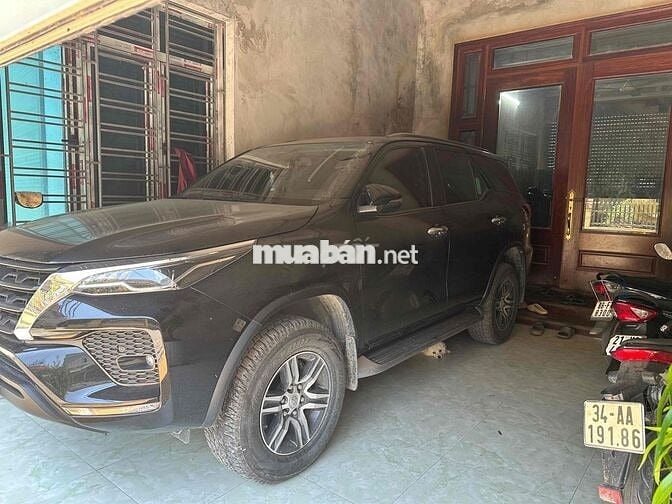 Toyota Fortuner 2022 2.4 4x2 AT Đen