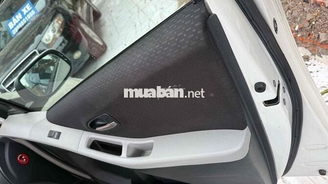 Toyota Yaris 1.3 Tự động Trắng Nhật