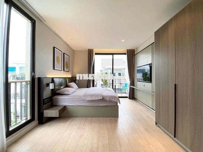 căn hộ dịch vụ có ban công full nt trung tâm Q7