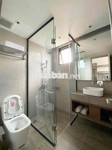 căn hộ dịch vụ có ban công full nt trung tâm Q7