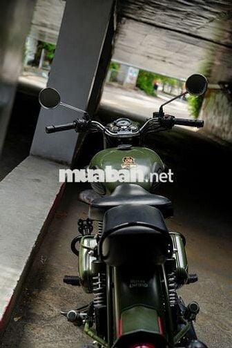 Royal Enfield Classic 500 Battle Green 2021