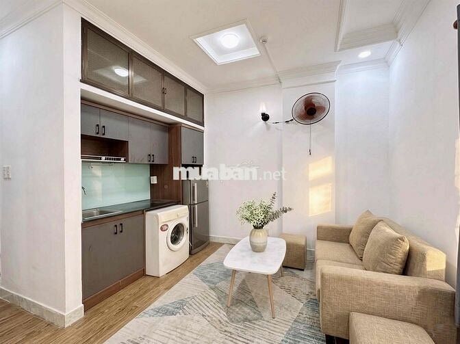 Căn hộ full nội thất ban công lớn máy giặt riêng cực rộng 80m2 Q10 Q11