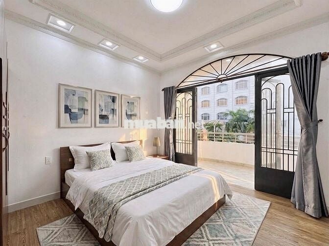 Căn hộ full nội thất ban công lớn máy giặt riêng cực rộng 80m2 Q10 Q11