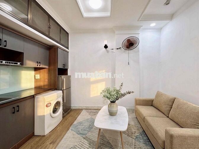 Căn hộ full nội thất ban công lớn máy giặt riêng cực rộng 80m2 Q10 Q11